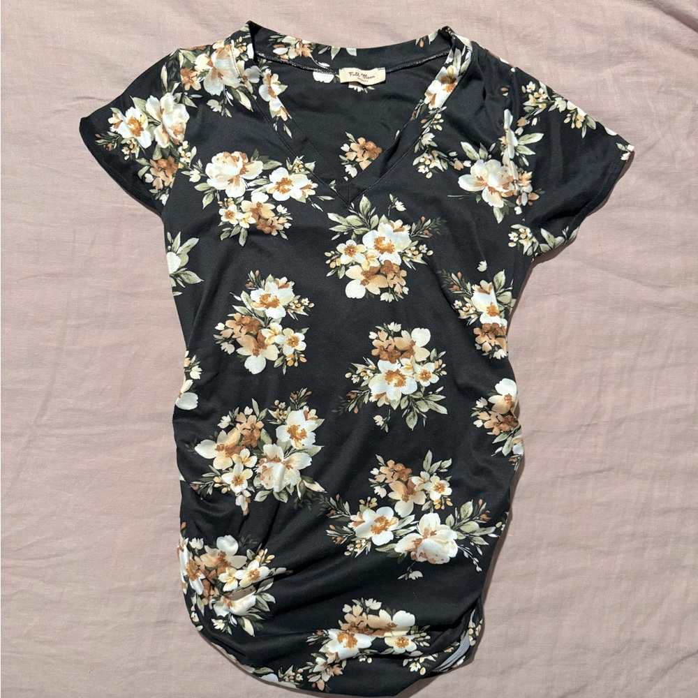 Full moon peppy v-neck floral maternity tee